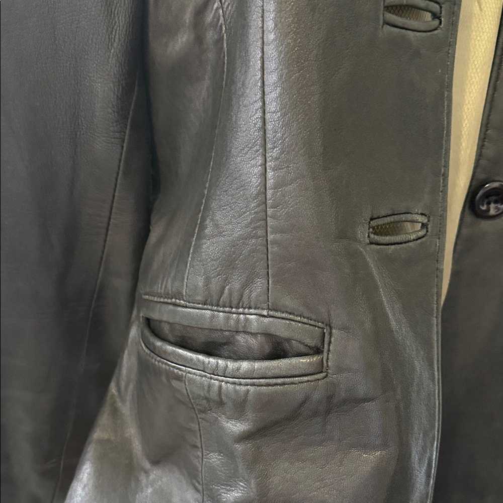 Elegant Black Leather Jacket - Picture 3 of 5